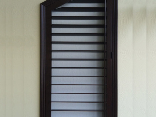 shutter type stained 22 819x1024 640x480 c
